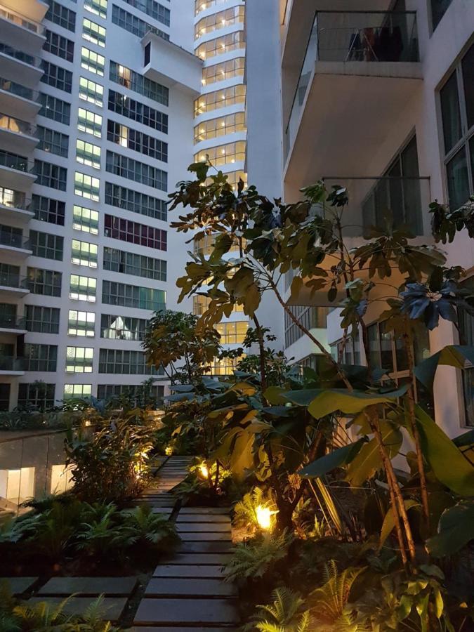 Starsbed Klcc Skyview Roof Pool Hostel Kuala Lumpur Dış mekan fotoğraf