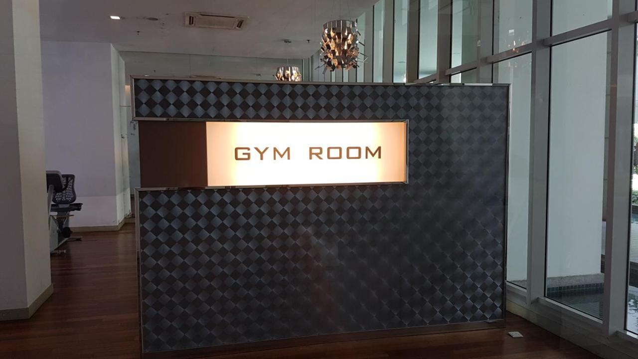 Starsbed Klcc Skyview Roof Pool Hostel Kuala Lumpur Dış mekan fotoğraf