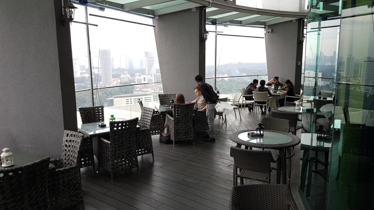 Starsbed Klcc Skyview Roof Pool Hostel Kuala Lumpur Dış mekan fotoğraf